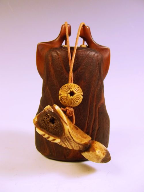 JAPANESE MEIJI PERIOD TOBACCO BOX WITH NETSUKE - ADDITIONAL PHOTO 3