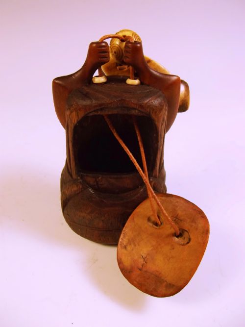 JAPANESE MEIJI PERIOD TOBACCO BOX WITH NETSUKE - ADDITIONAL PHOTO 4