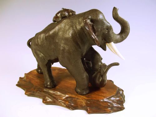 JAPANESE MEIJI PERIOD BRONZE ELEPHANT AND TIGER GROUP ON STAND - ADDITIONAL PHOTO 3