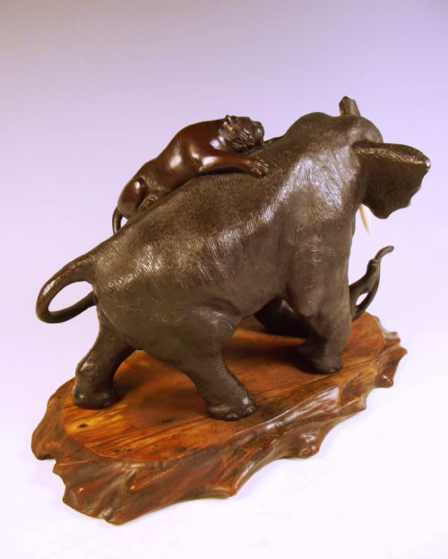 JAPANESE MEIJI PERIOD BRONZE ELEPHANT AND TIGER GROUP ON STAND - ADDITIONAL PHOTO 5