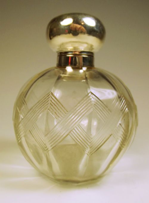 1916 hallmarked silver cut glass scent bottle - CATEGORY: ANTIQUE GLASS - DATED 1910