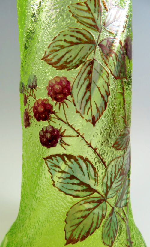 FRENCH FIRST PERIOD CAMEO URANIUM GLASS VASE BY EMILE GALLE - ADDITIONAL PHOTO 4