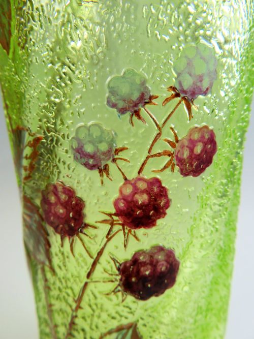 FRENCH FIRST PERIOD CAMEO URANIUM GLASS VASE BY EMILE GALLE - ADDITIONAL PHOTO 8