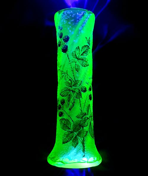FRENCH FIRST PERIOD CAMEO URANIUM GLASS VASE BY EMILE GALLE - ADDITIONAL PHOTO 12