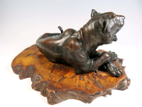 JAPANESE MEIJI PERIOD BRONZE RECUMBENT TIGER - ADDITIONAL PHOTO 4