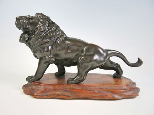 japanese bronze lion on stand genryusai seiya - CATEGORY: ANTIQUE METAL - DATED 1890