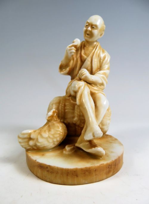 japanese meiji period porcelain egg tester okimono - CATEGORY: ANTIQUE CERAMICS - DATED 1910