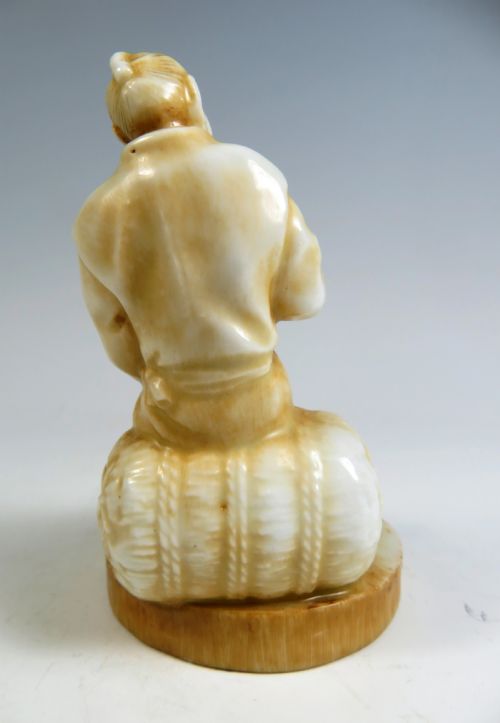 JAPANESE MEIJI PERIOD PORCELAIN EGG TESTER OKIMONO - ADDITIONAL PHOTO 2