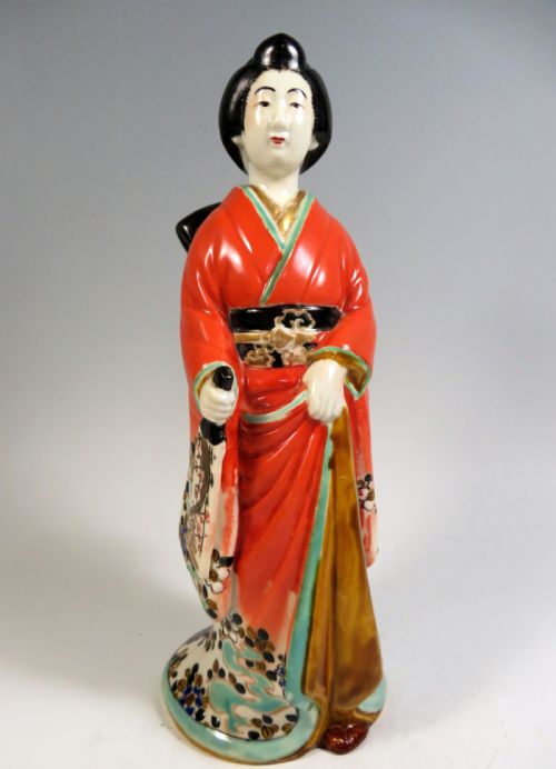 japanese kutani pottery figure of a bijin - CATEGORY: ANTIQUE CERAMICS - DATED 1910