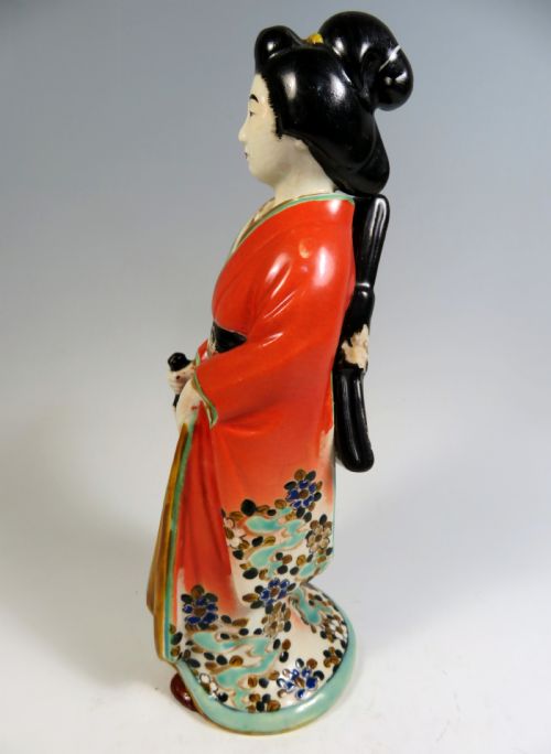 JAPANESE KUTANI POTTERY FIGURE OF A BIJIN - ADDITIONAL PHOTO 2