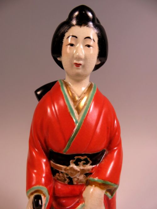 JAPANESE KUTANI POTTERY FIGURE OF A BIJIN - ADDITIONAL PHOTO 4