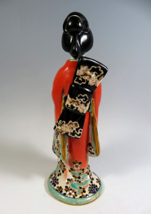 JAPANESE KUTANI POTTERY FIGURE OF A BIJIN - ADDITIONAL PHOTO 5