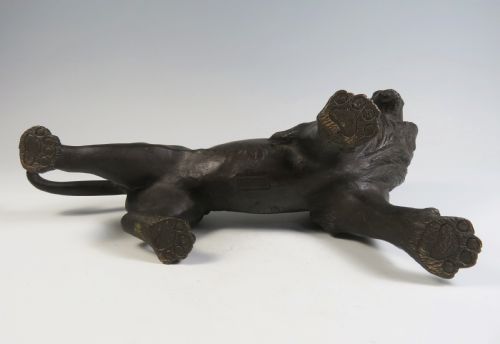 JAPANESE MEIJI PERIOD BRONZE LION OKIMONO - ADDITIONAL PHOTO 5