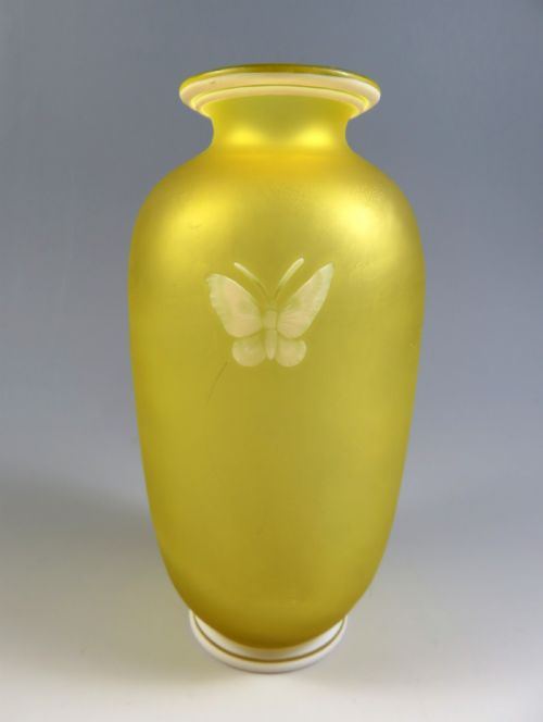 THOMAS WEBB YELLOW CAMEO URANIUM GLASS VASE - ADDITIONAL PHOTO 3