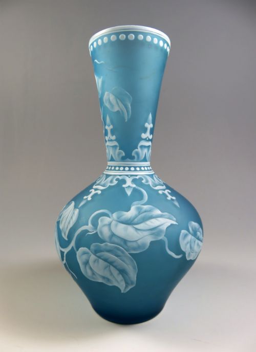 THOMAS WEBB BLUE CAMEO GLASS VASE PASSION FLOWER - ADDITIONAL PHOTO 2