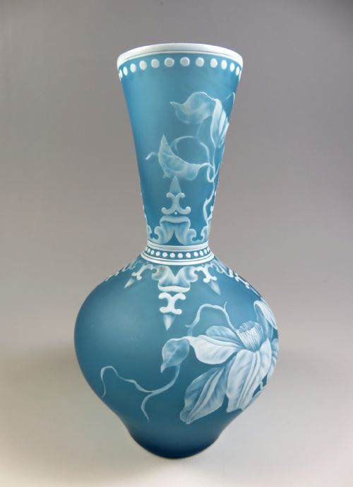 THOMAS WEBB BLUE CAMEO GLASS VASE PASSION FLOWER - ADDITIONAL PHOTO 4