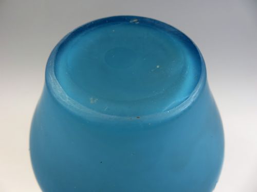 THOMAS WEBB BLUE CAMEO GLASS VASE PASSION FLOWER - ADDITIONAL PHOTO 5
