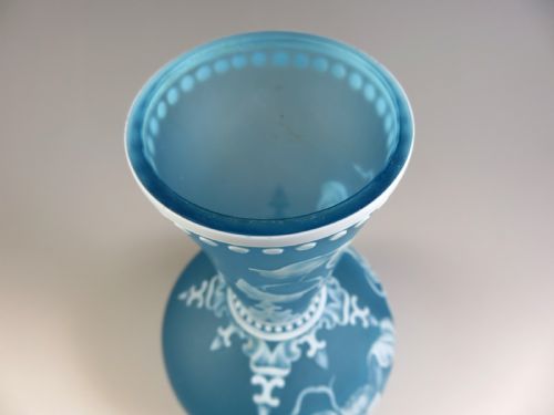 THOMAS WEBB BLUE CAMEO GLASS VASE PASSION FLOWER - ADDITIONAL PHOTO 6