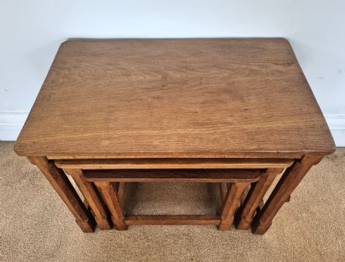 NEST OF 3 OAK TABLES ROBERT THOMPSON MOUSEMAN - ADDITIONAL PHOTO 1