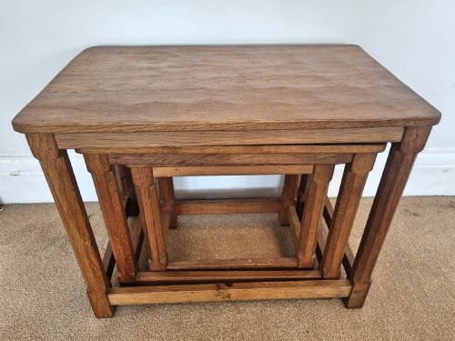 NEST OF 3 OAK TABLES ROBERT THOMPSON MOUSEMAN - ADDITIONAL PHOTO 6