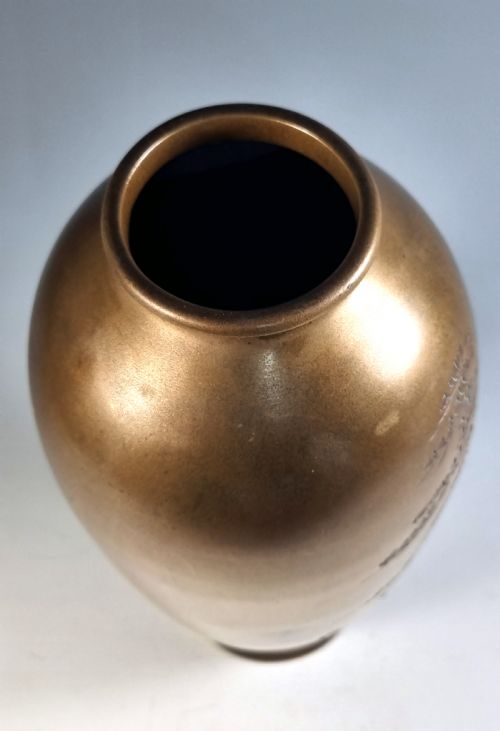 LARGE JAPANESE MEIJI PERIOD ONLAID BRONZE VASE BY CHIKUSEN - ADDITIONAL PHOTO 4