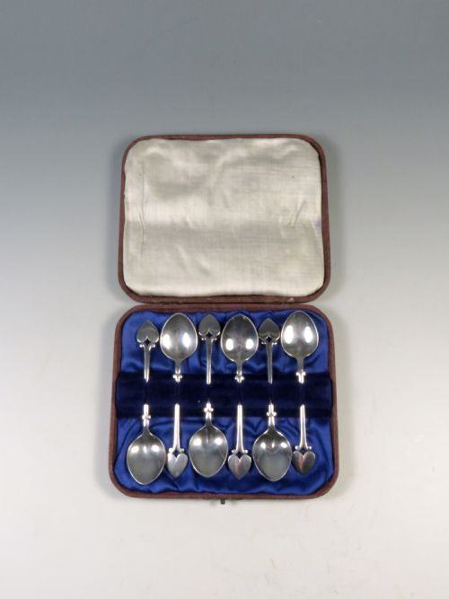 set of six antique silver plate heart coffee spoons boxed - CATEGORY: ANTIQUE SILVER - DATED 1910