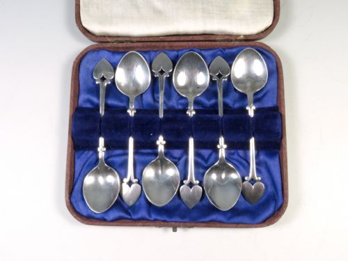 SET OF SIX ANTIQUE SILVER PLATE HEART COFFEE SPOONS BOXED - ADDITIONAL PHOTO 1