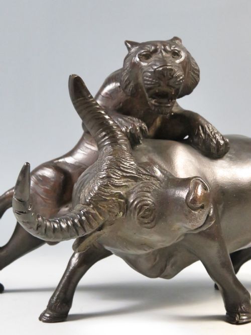 JAPANESE MEIJI PERIOD BRONZE TIGER AND BUFFALO OKIMONO GENRYUSAI SEIYA - ADDITIONAL PHOTO 6