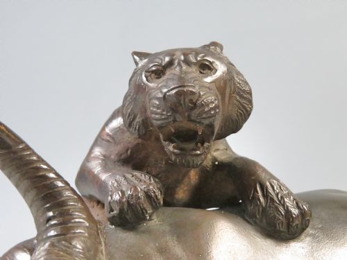 JAPANESE MEIJI PERIOD BRONZE TIGER AND BUFFALO OKIMONO GENRYUSAI SEIYA - ADDITIONAL PHOTO 7