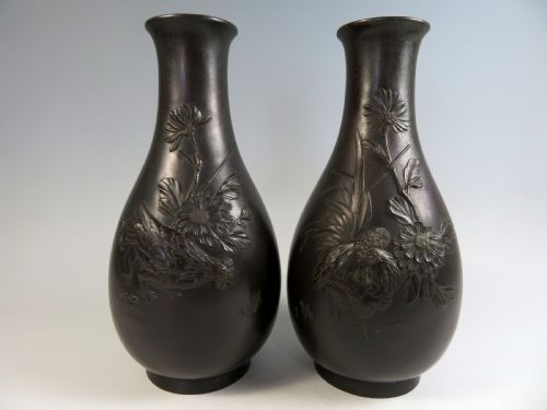 antique pair of japanese bronze meiji period chicken vases by akasofu gyoko - CATEGORY: ANTIQUE METAL - DATED 1890