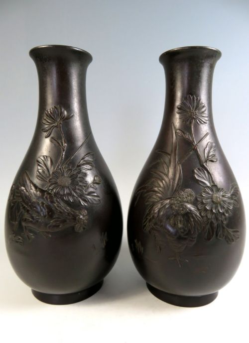 ANTIQUE PAIR OF JAPANESE BRONZE MEIJI PERIOD CHICKEN VASES BY AKASOFU GYOKO - ADDITIONAL PHOTO 1