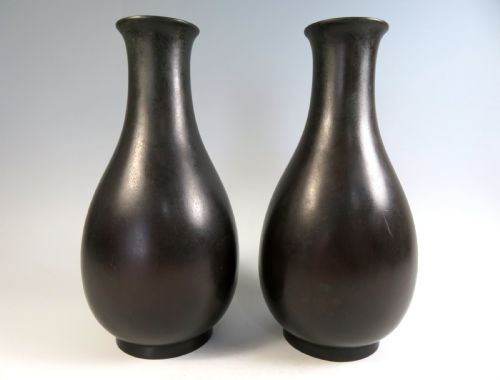 ANTIQUE PAIR OF JAPANESE BRONZE MEIJI PERIOD CHICKEN VASES BY AKASOFU GYOKO - ADDITIONAL PHOTO 4