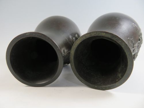 ANTIQUE PAIR OF JAPANESE BRONZE MEIJI PERIOD CHICKEN VASES BY AKASOFU GYOKO - ADDITIONAL PHOTO 6