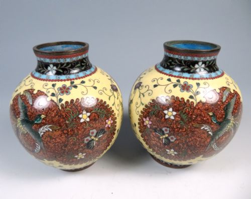 PAIR OF JAPANESE MEIJI PERIOD CLOISONNE ENAMEL VASES - ADDITIONAL PHOTO 1