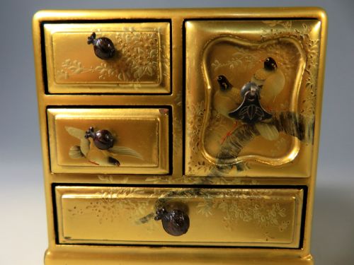 JAPANESE GOLD LACQUER KODANSU CABINET - ADDITIONAL PHOTO 3