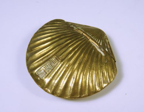 ANTIQUE VICTORIAN BRASS CLAM SHELL VESTA CASE MATCH SAFE - ADDITIONAL PHOTO 2