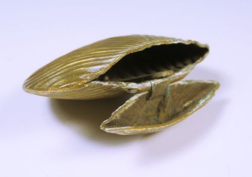 ANTIQUE VICTORIAN BRASS CLAM SHELL VESTA CASE MATCH SAFE - ADDITIONAL PHOTO 3