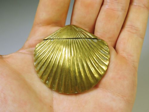ANTIQUE VICTORIAN BRASS CLAM SHELL VESTA CASE MATCH SAFE - ADDITIONAL PHOTO 4