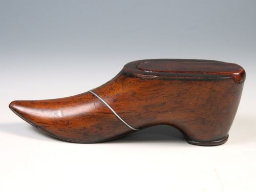 antique georgian carved treen shoe snuff box - CATEGORY: ANTIQUE BOXES - DATED 1800