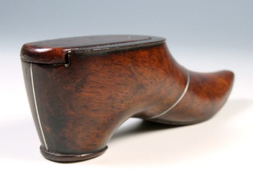 ANTIQUE GEORGIAN CARVED TREEN SHOE SNUFF BOX - ADDITIONAL PHOTO 4