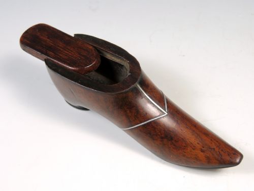 ANTIQUE GEORGIAN CARVED TREEN SHOE SNUFF BOX - ADDITIONAL PHOTO 5