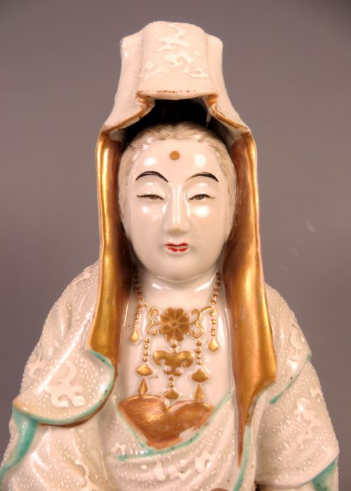ANTIQUE JAPANESE KUTANI OKIMONO OF KANNON - ADDITIONAL PHOTO 6