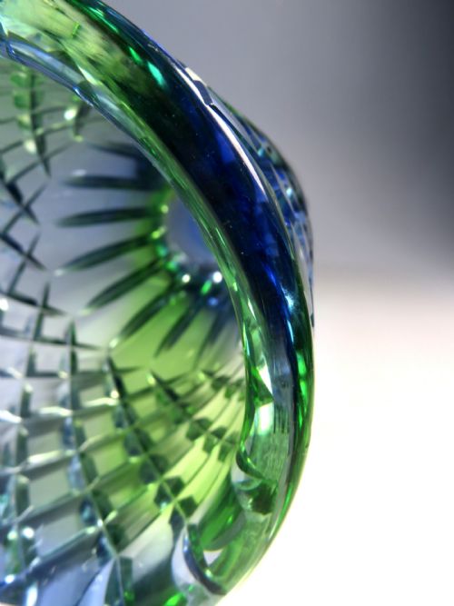 ANTIQUE STEVENS AND WILLIAMS TWO COLOUR CUT GLASS VASE - ADDITIONAL PHOTO 2