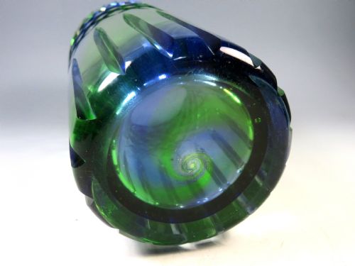 ANTIQUE STEVENS AND WILLIAMS TWO COLOUR CUT GLASS VASE - ADDITIONAL PHOTO 4