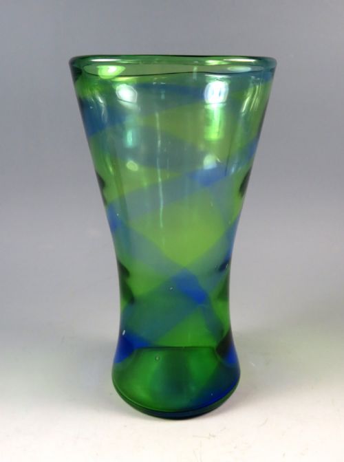 ANTIQUE STEVENS AND WILLIAMS RAINBOW GLASS VASE - ADDITIONAL PHOTO 2