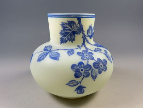 ANTIQUE HARRACH CAMEO GLASS VASE - ADDITIONAL PHOTO 3