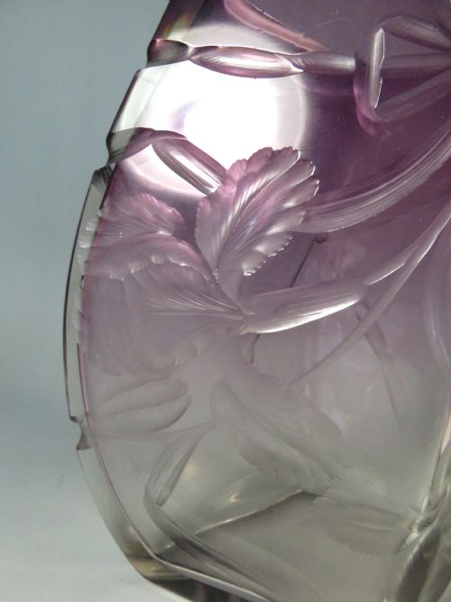 MOSER INTAGLIO DEEP CUT GLASS VASE MAUVE TO CLEAR - ADDITIONAL PHOTO 3
