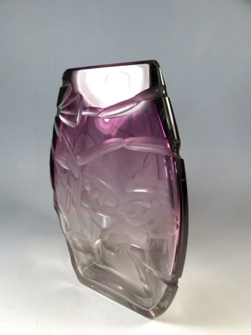 MOSER INTAGLIO DEEP CUT GLASS VASE MAUVE TO CLEAR - ADDITIONAL PHOTO 5