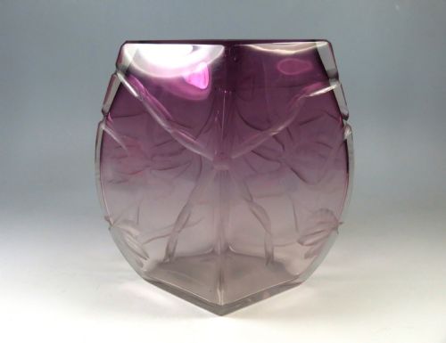 MOSER INTAGLIO DEEP CUT GLASS VASE MAUVE TO CLEAR - ADDITIONAL PHOTO 6