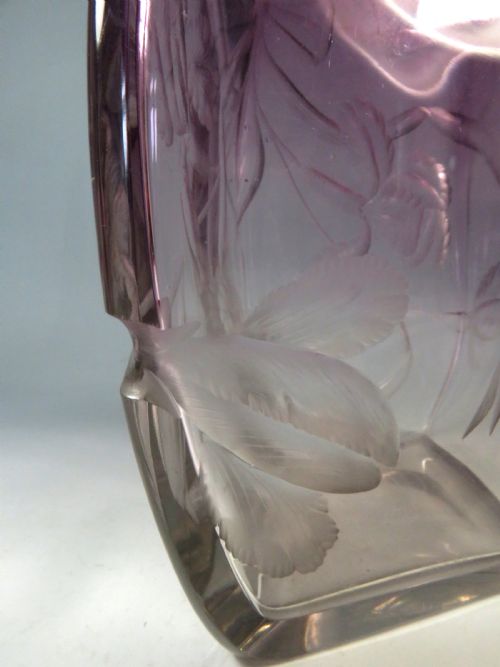 MOSER INTAGLIO DEEP CUT GLASS VASE MAUVE TO CLEAR - ADDITIONAL PHOTO 10